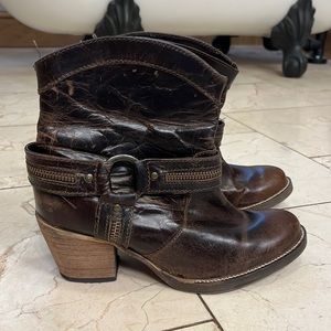 Dingo leather boots! Broken in and ready to ride or motorcycle. Good soles.